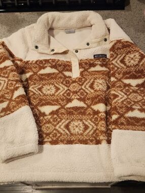 Columbia Cream and Brown Patterned Sherpa Pullover